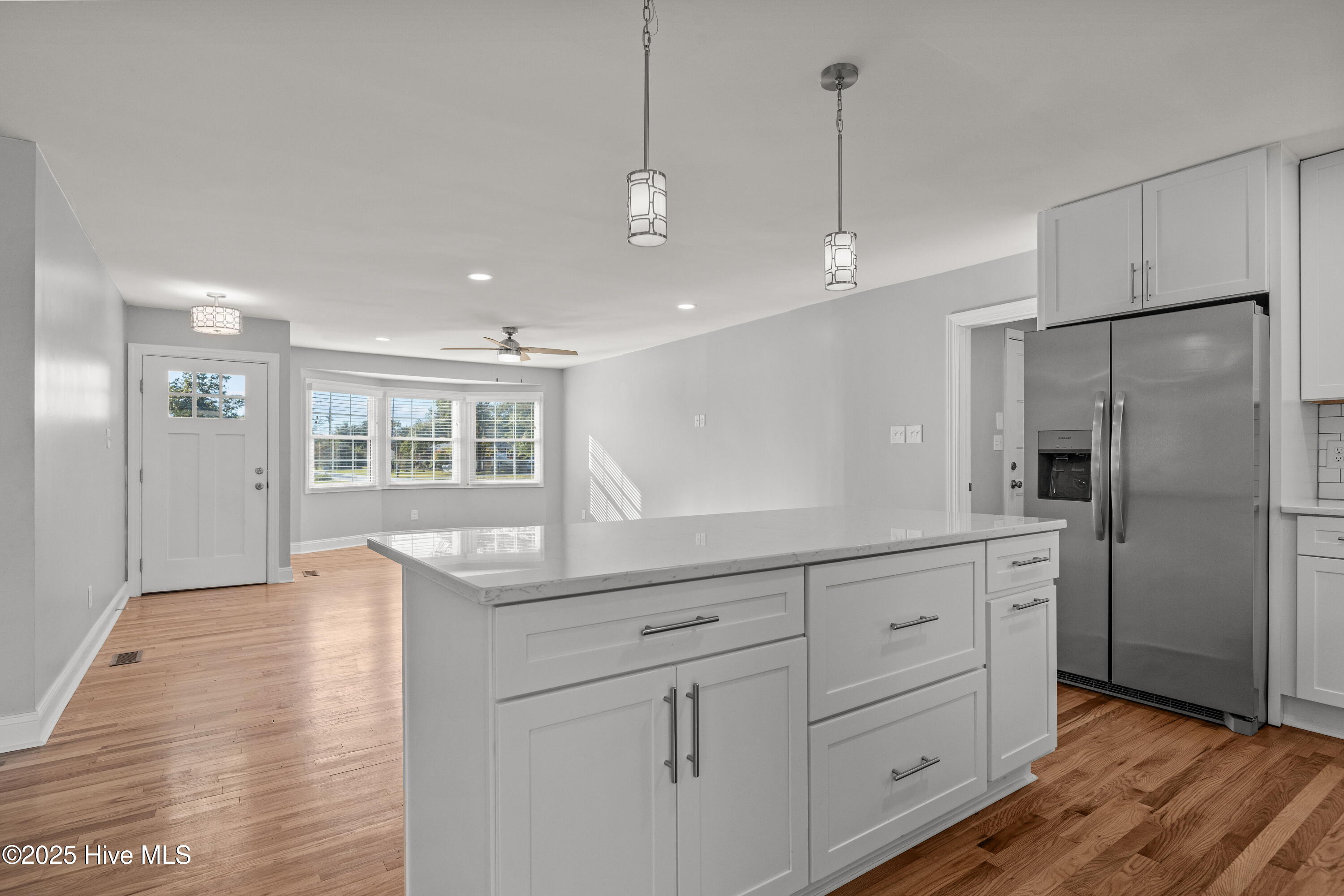 610 Friendly Road Morehead City, NC 28557 - Photo 10 of 44 Kitchen/living room area