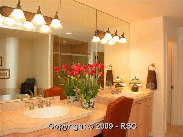 982 Summer Spring View Colorado Springs, CO 80906 - Photo 5 of 10 Gallery Image 5