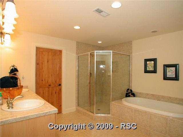 982 Summer Spring View Colorado Springs, CO 80906 - Photo 9 of 10 Gallery Image 9