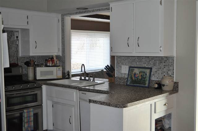 13254 Common Road Warren, MI 48088 - Photo 9 of 17 Kitchen
