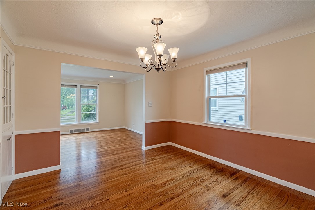 4092 Charlton Road Cleveland, OH 44121 - Photo 8 of 33 Gallery Image 8