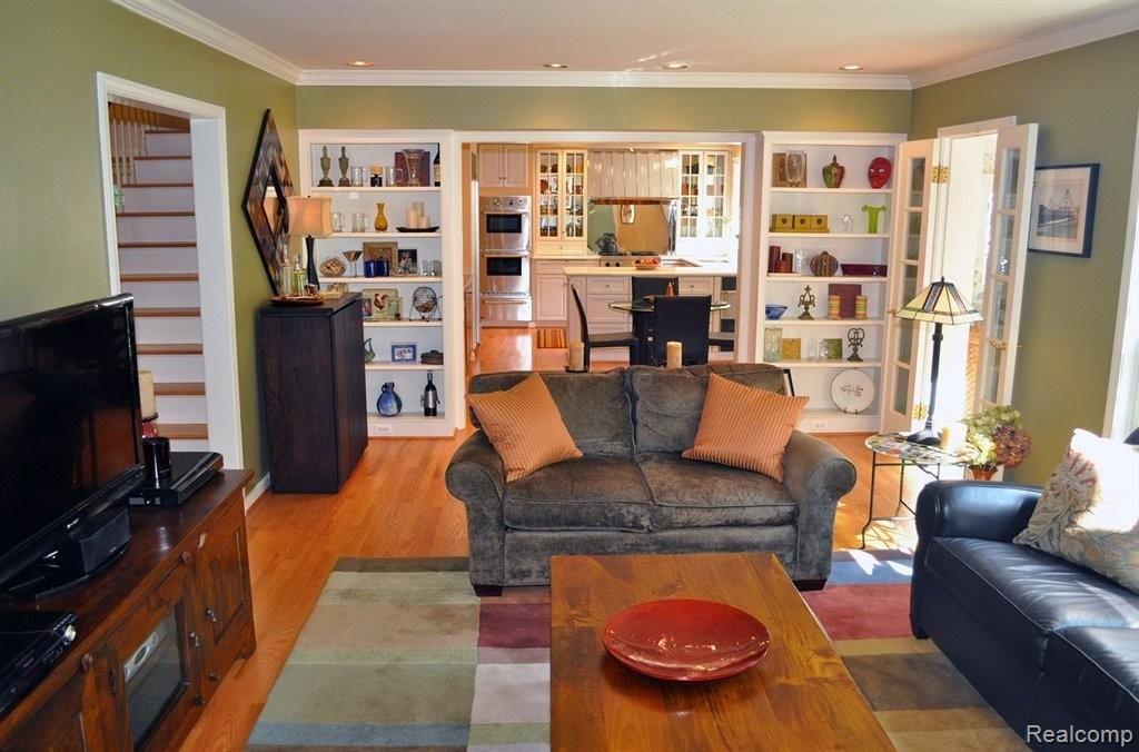 262 Lincoln Road Grosse Pointe, MI 48230 - Photo 6 of 37 262 Lincoln - Living Room.jpg