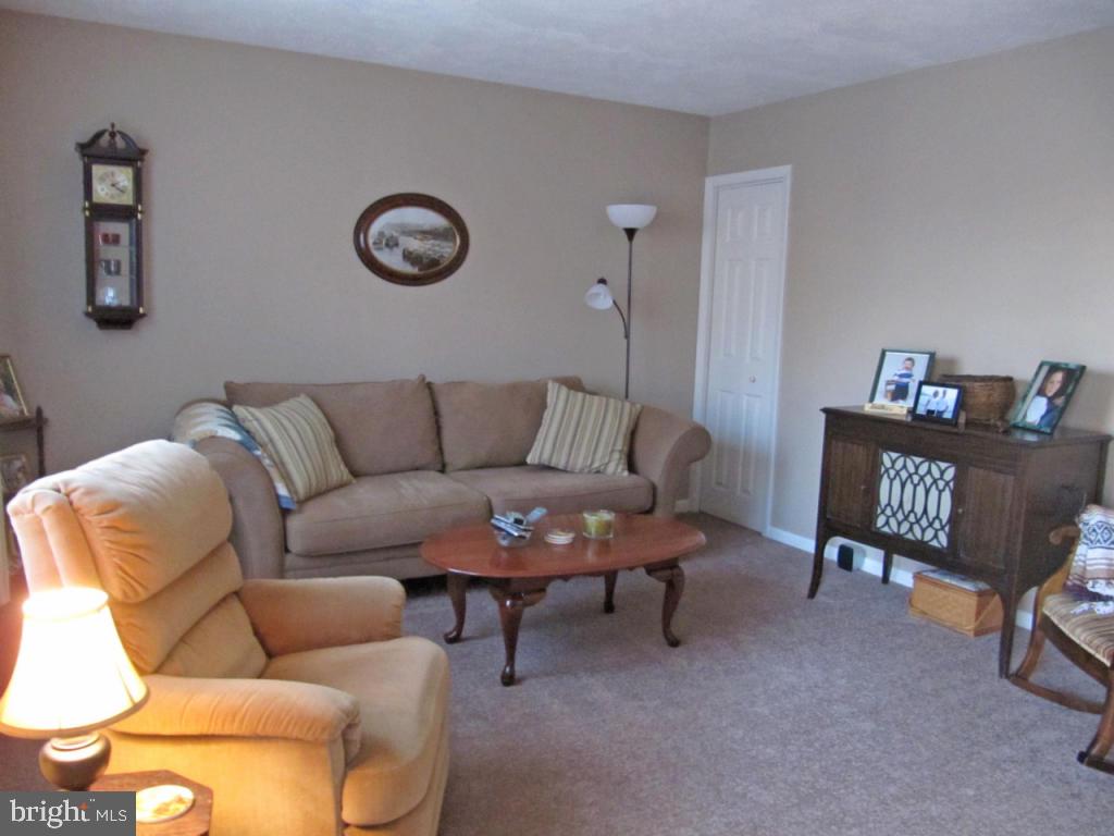 1001 Williamsburg Road Lancaster, PA 17603 - Photo 2 of 18 Gallery Image 2