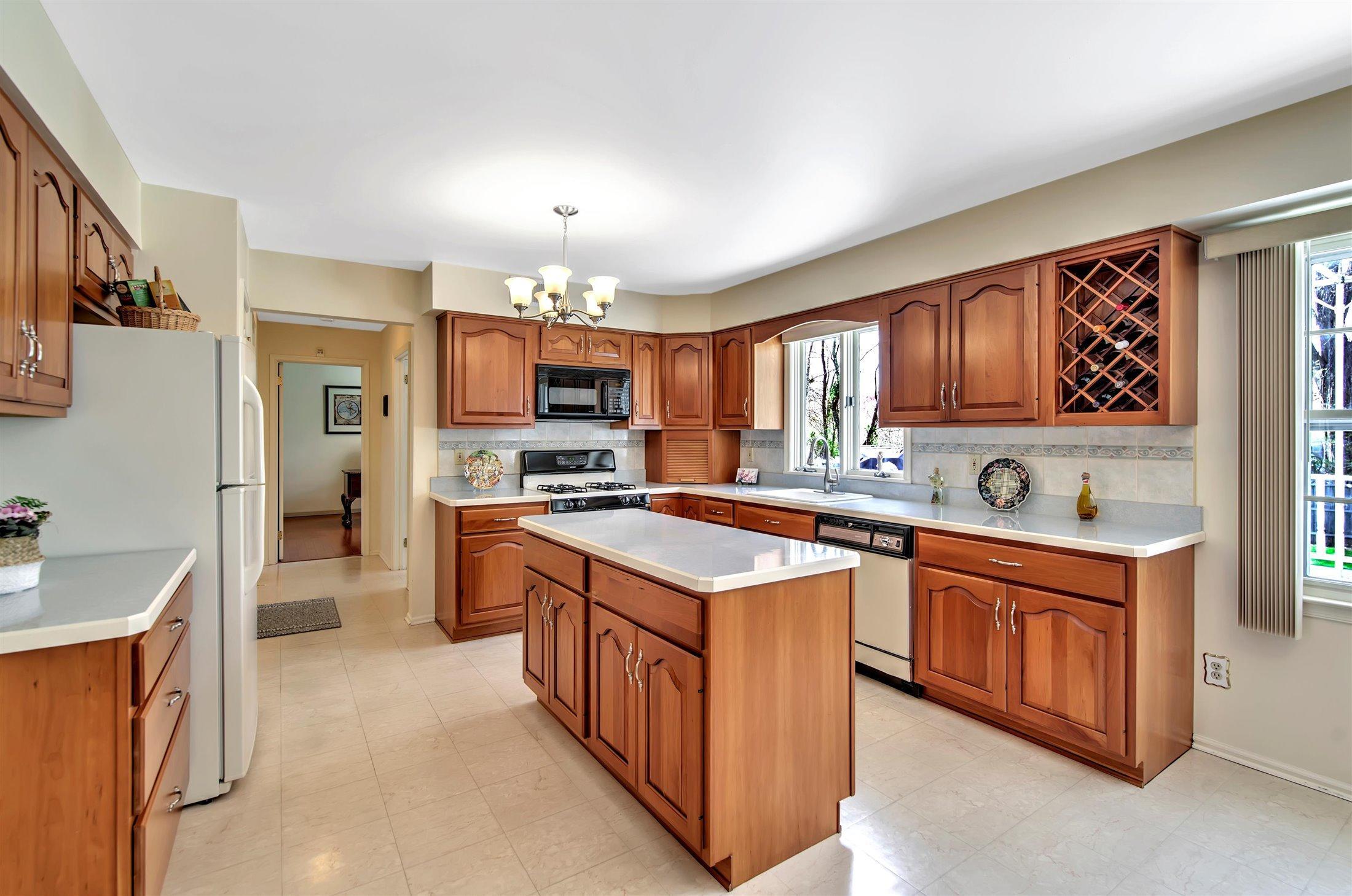4 Cloverleaf Drive Marlboro, NJ 07746 - Photo 14 of 53 KITCHEN