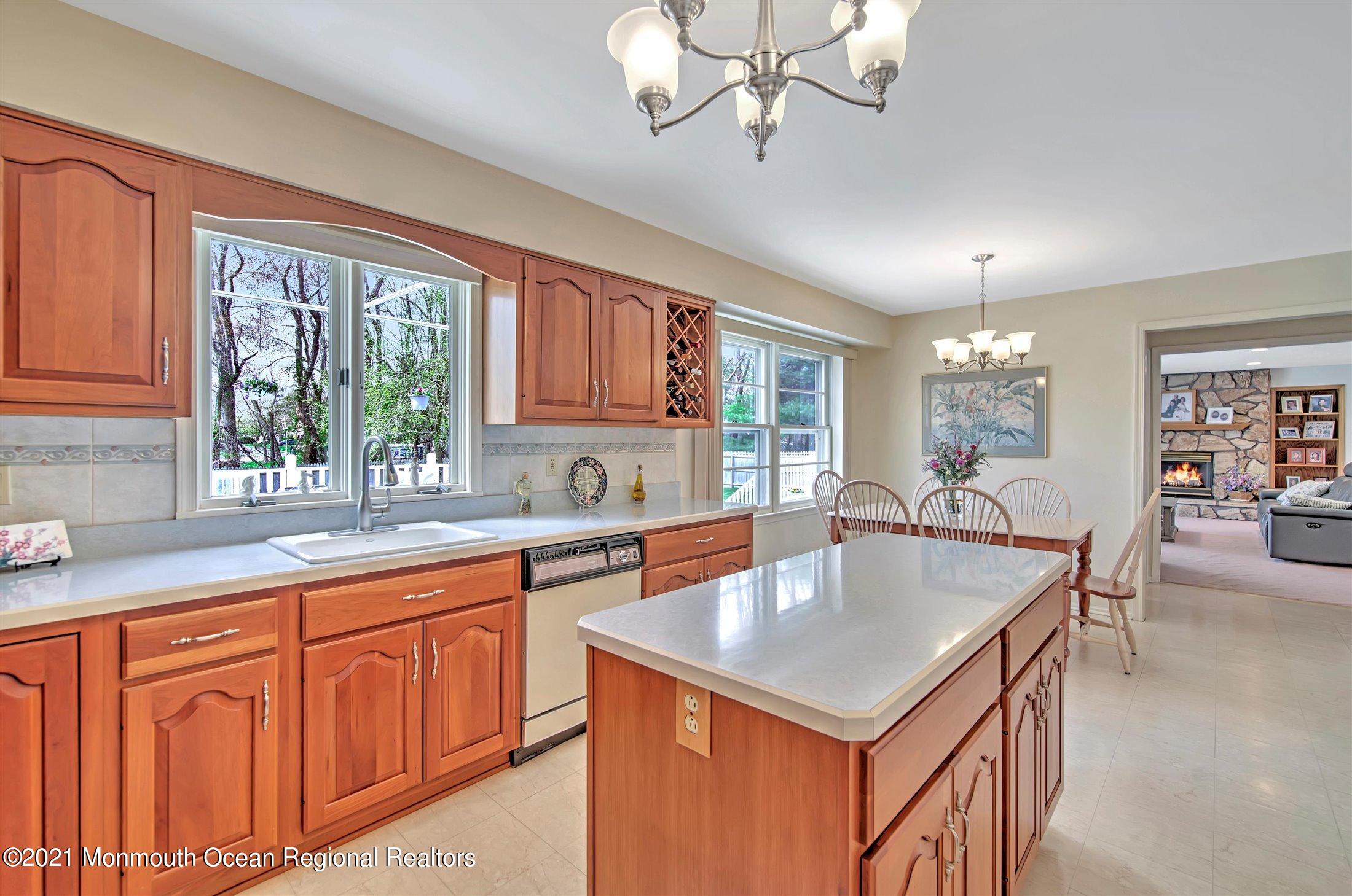 4 Cloverleaf Drive Marlboro, NJ 07746 - Photo 16 of 53 KITCHEN
