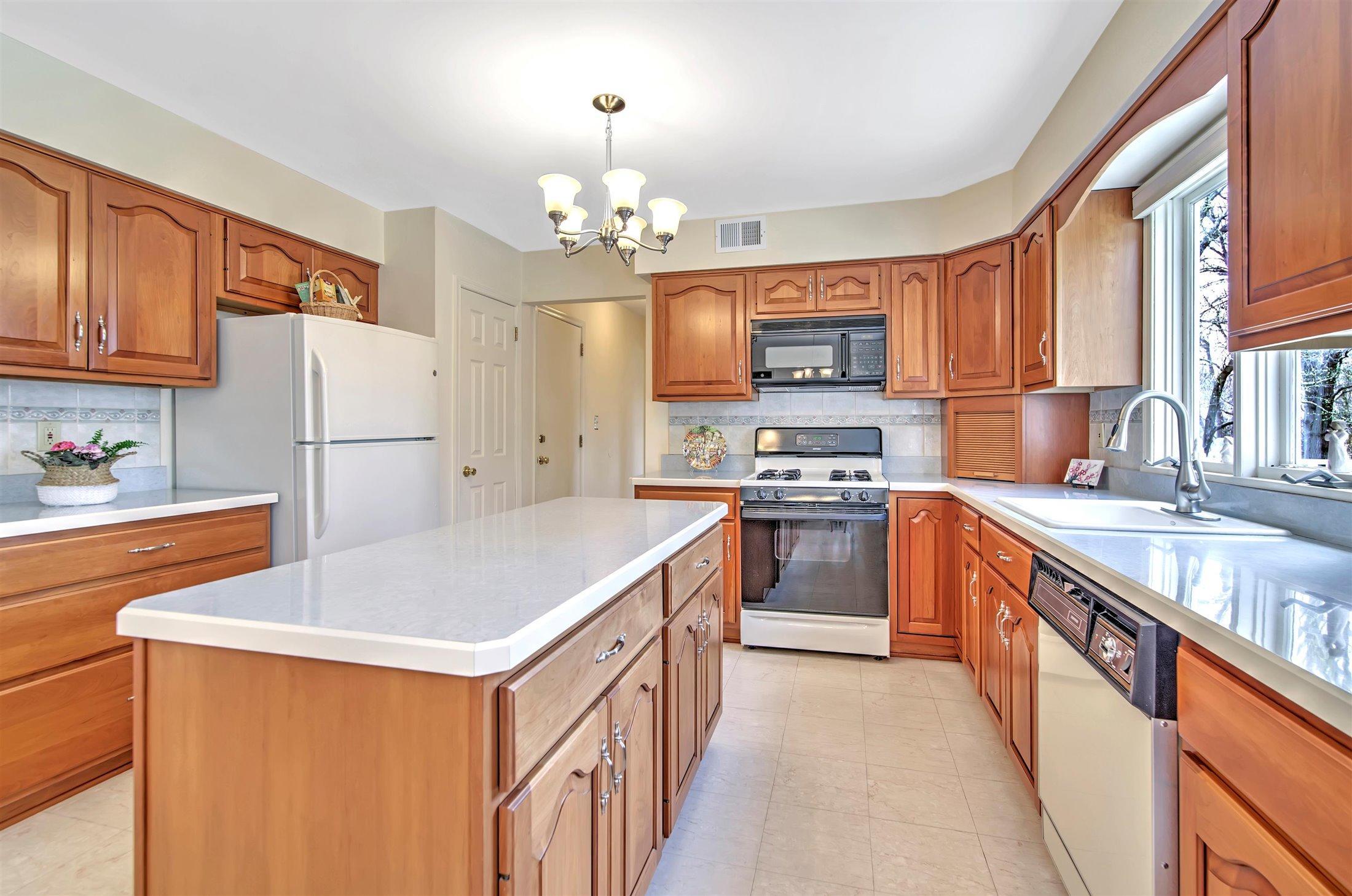 4 Cloverleaf Drive Marlboro, NJ 07746 - Photo 17 of 53 KITCHEN