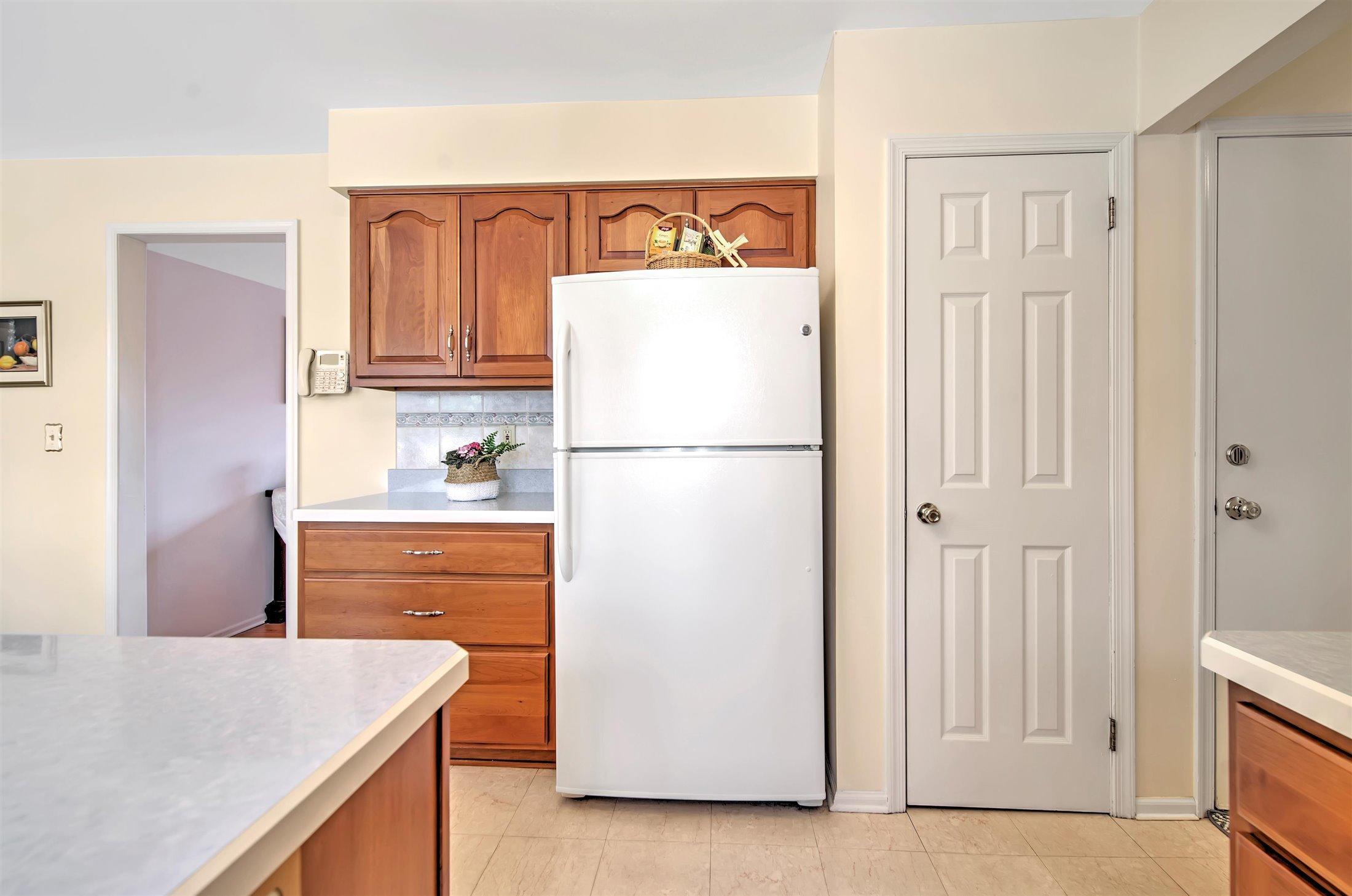 4 Cloverleaf Drive Marlboro, NJ 07746 - Photo 19 of 53 KITCHEN