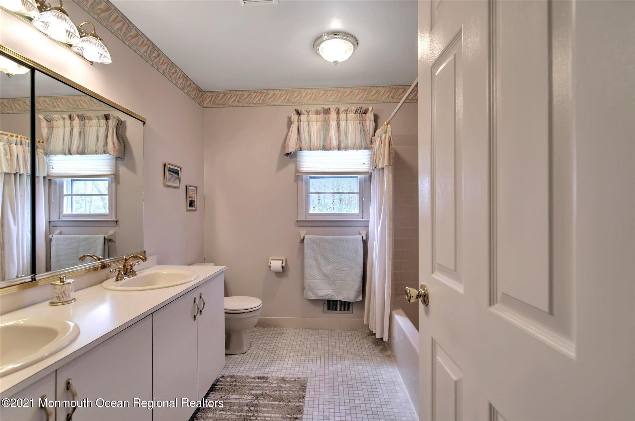 4 Cloverleaf Drive Marlboro, NJ 07746 - Photo 34 of 53 BATHROOM