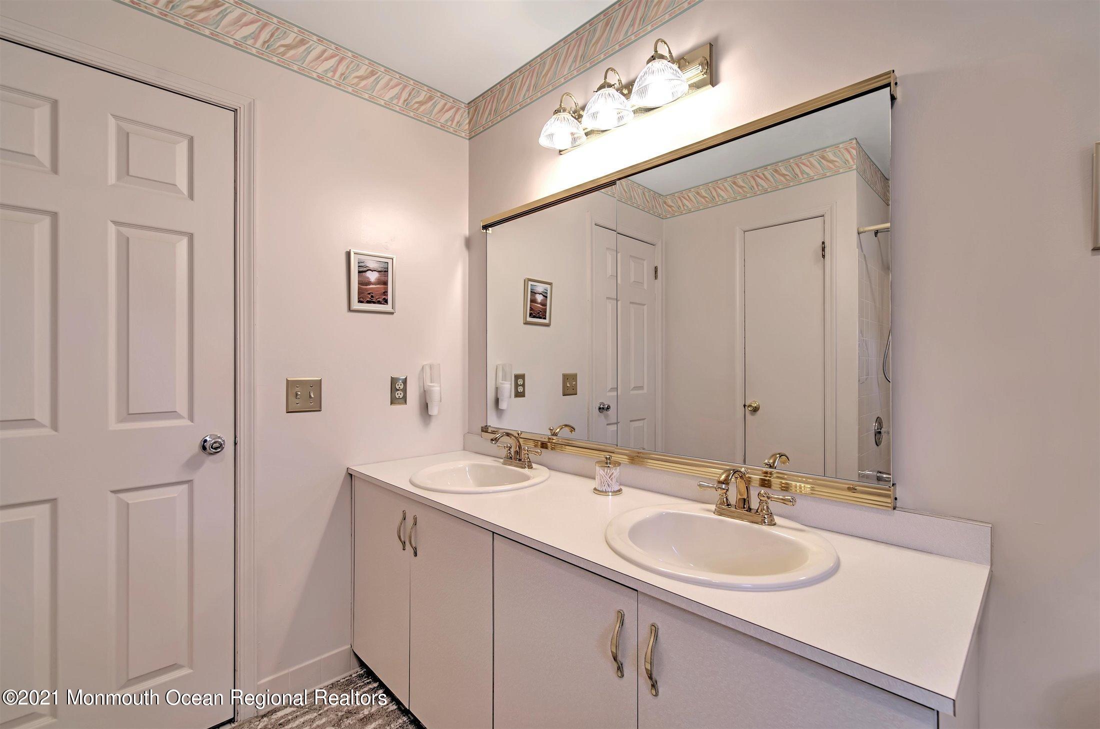 4 Cloverleaf Drive Marlboro, NJ 07746 - Photo 36 of 53 BATHROOM