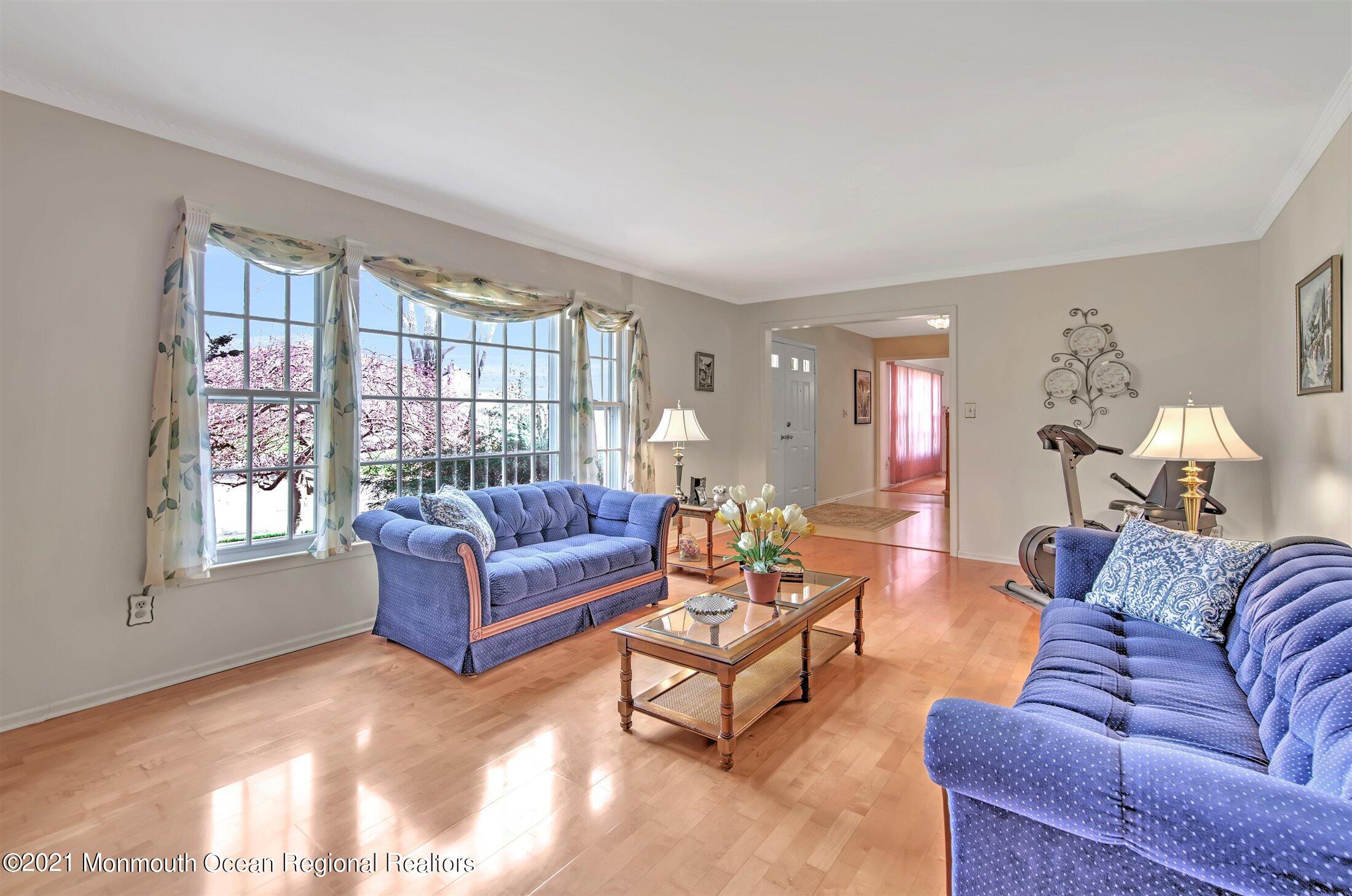 4 Cloverleaf Drive Marlboro, NJ 07746 - Photo 7 of 53 LIVING ROOM