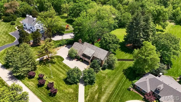 $1,795,000 | 11 Denny Lane, Huntleigh, MO 63131