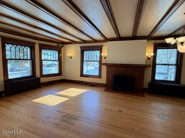 $2,800 | 492 Glen Street, Unit A, Glens Falls, NY 12801