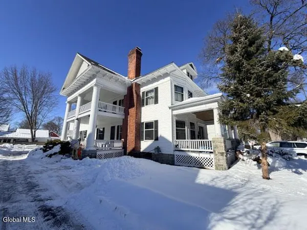 $2,800 | 492 Glen Street, Unit A, Glens Falls, NY 12801