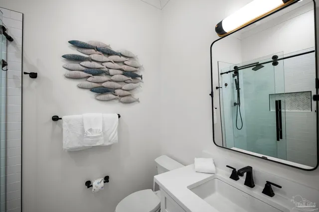 a black and white photo of a living room
