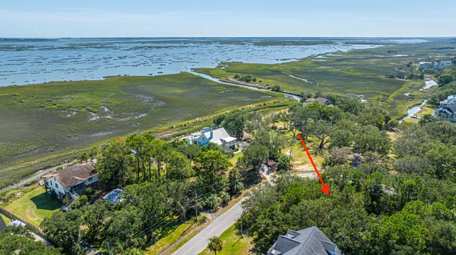 $425,000 | 1551 Periwinkle Drive, Mount Pleasant, SC 29466