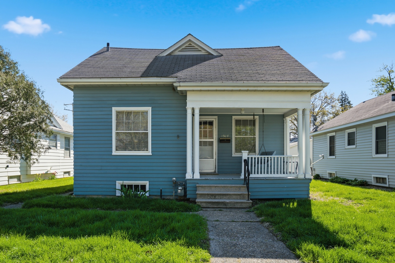 1908 24th Street Moline, IL 61265 - Photo 2 of 32 a front view of a house with garden