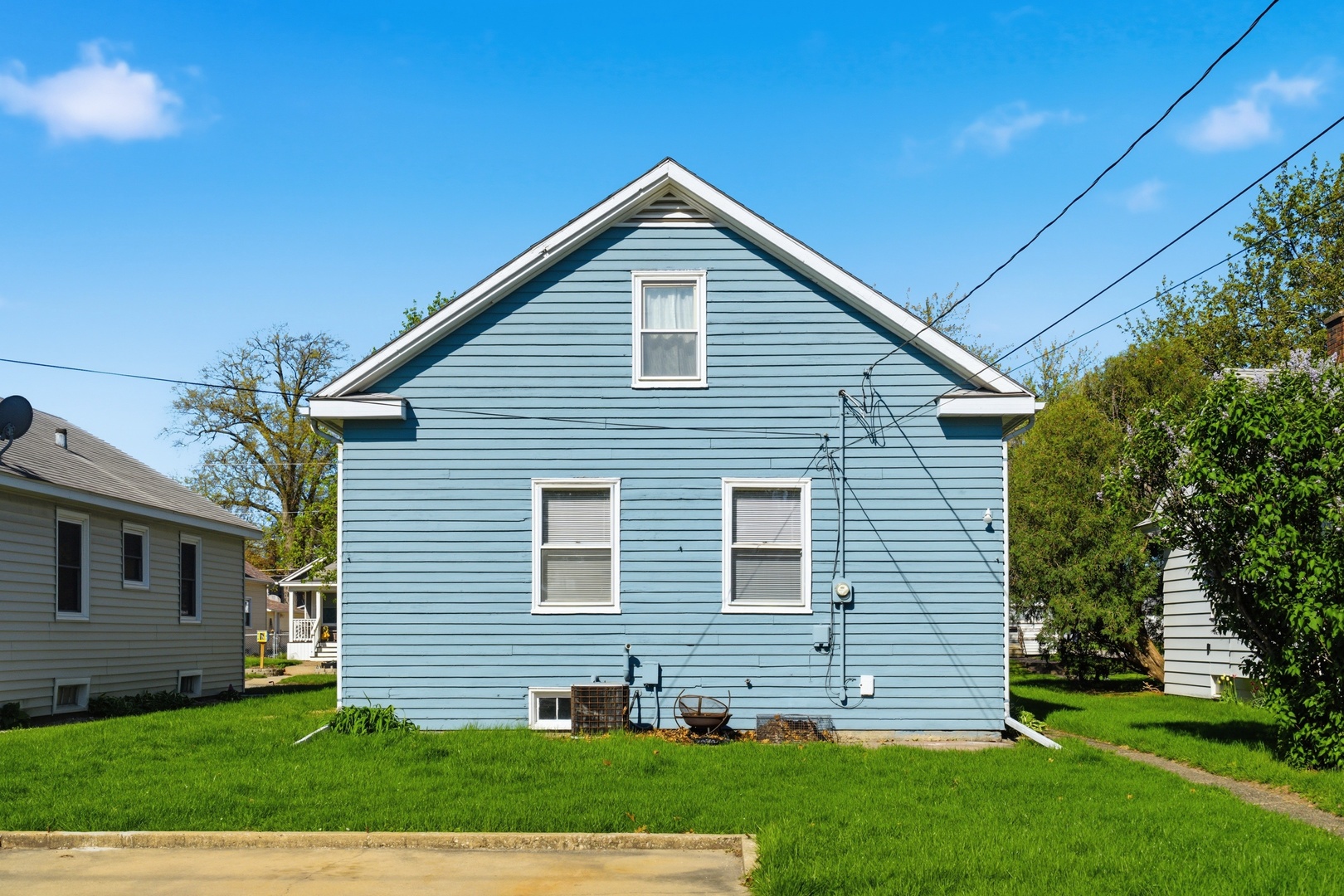 1908 24th Street Moline, IL 61265 - Photo 27 of 32 a front view of a house with a yard