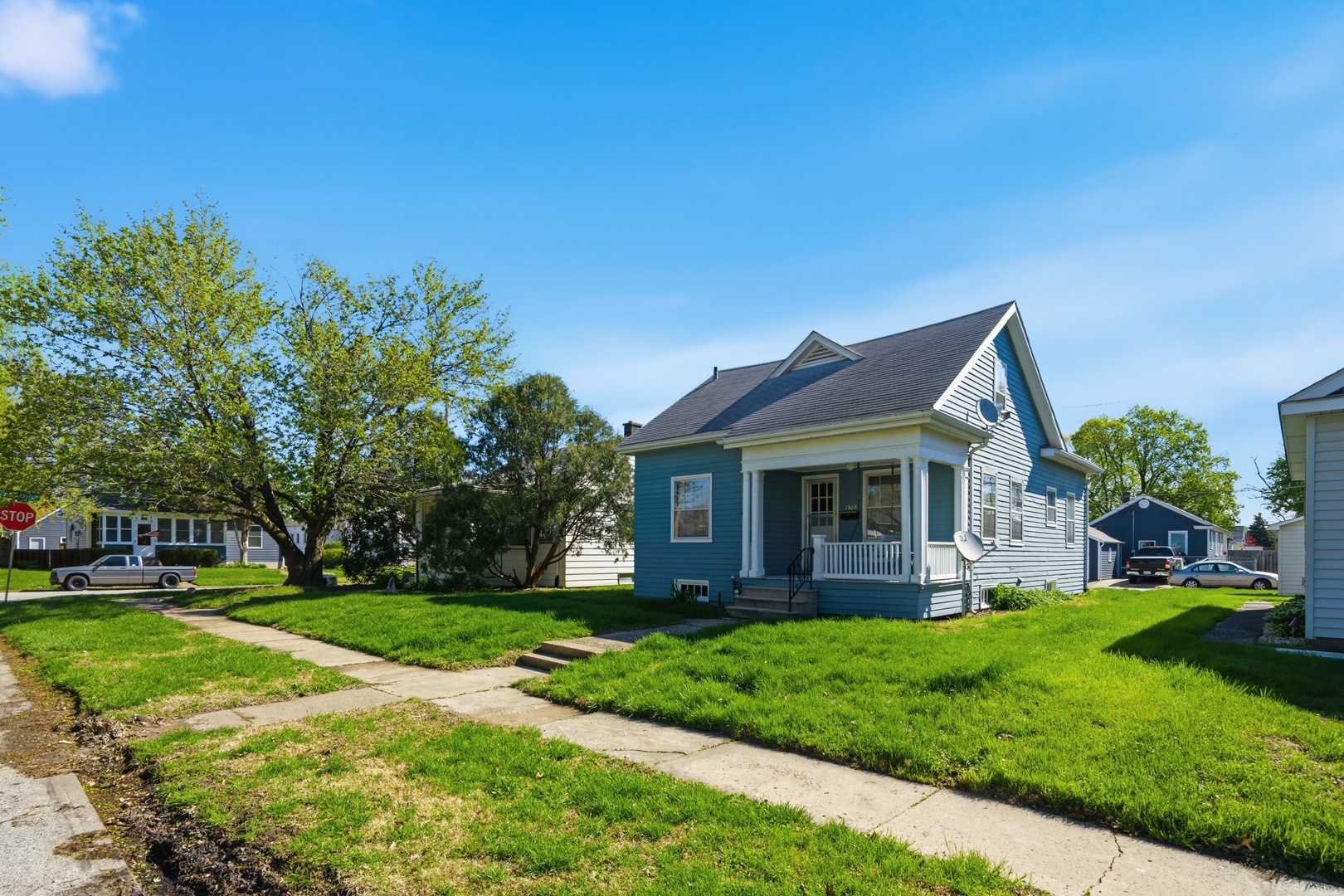 1908 24th Street Moline, IL 61265 - Photo 3 of 32 a front view of house with yard and green space