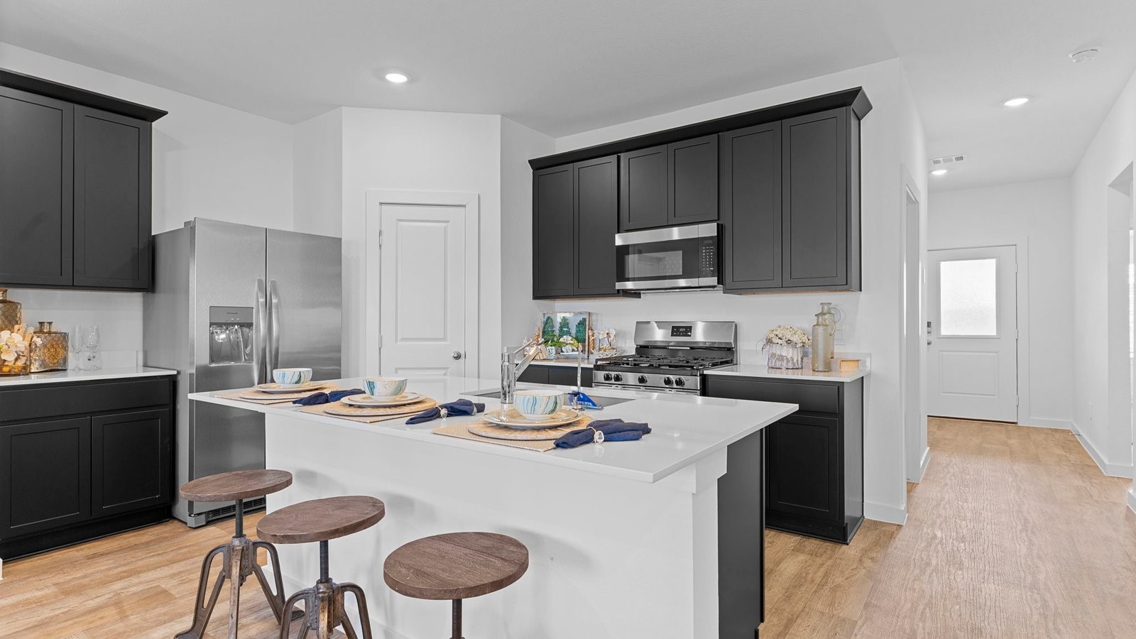 5928 Hawthorne Gdns Drive Rosenberg, TX 77469 - Photo 13 of 41 a kitchen with a dining table and chairs
