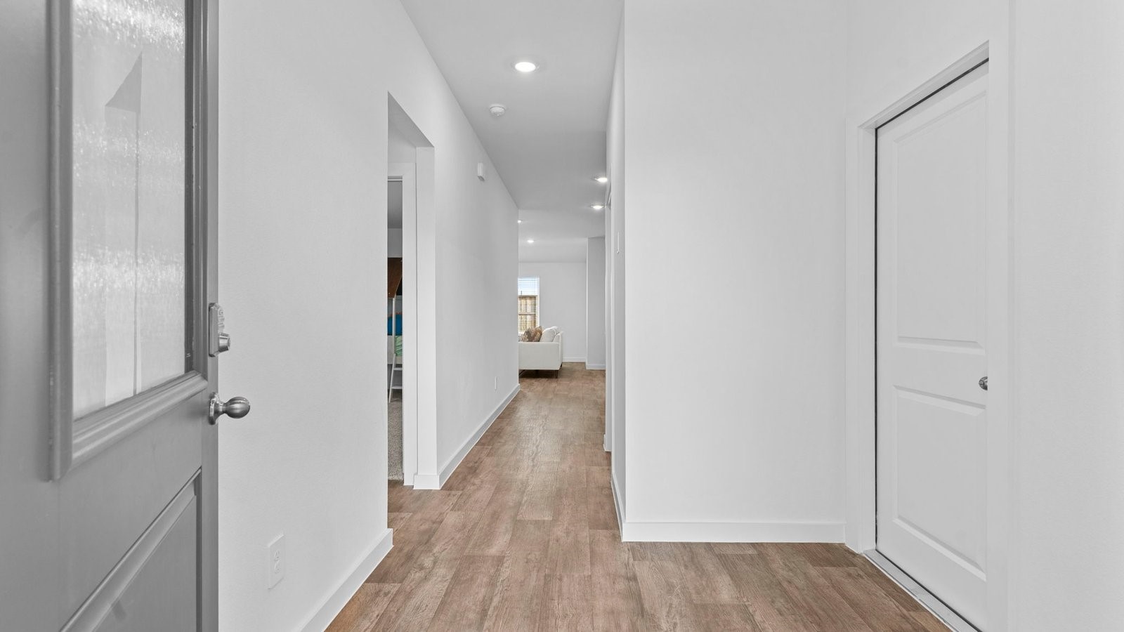 5928 Hawthorne Gdns Drive Rosenberg, TX 77469 - Photo 4 of 41 a view of a hallway with wooden floor
