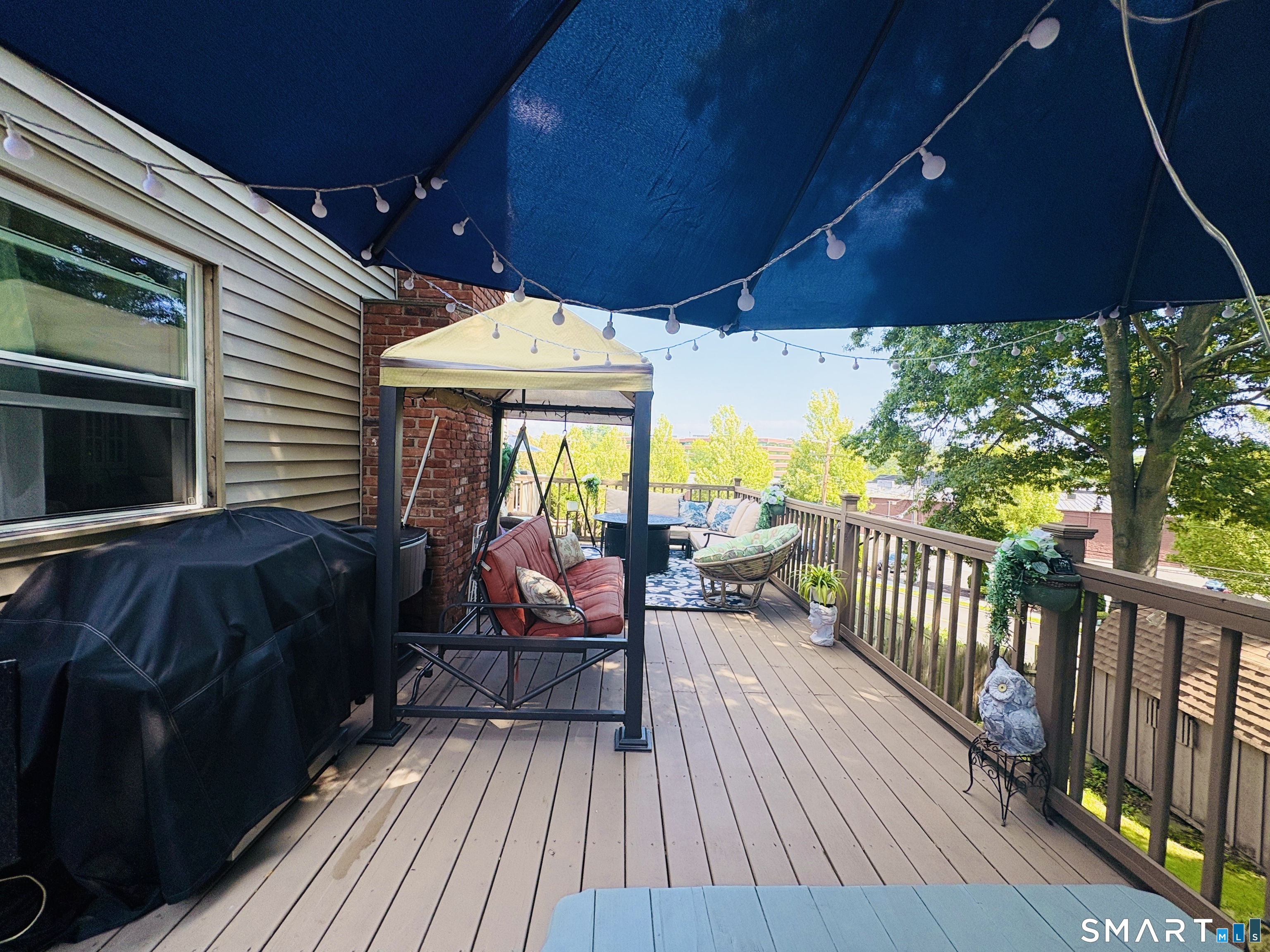 127 Jennings Road Fairfield, CT 06825 - Photo 32 of 38 Spacious deck for entertaining your guests