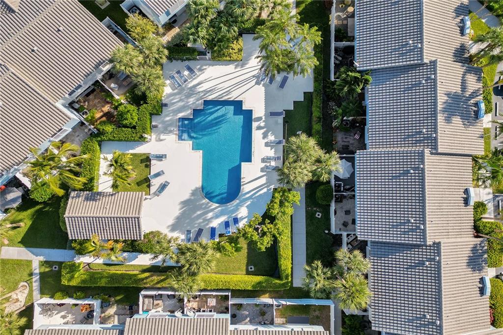 876 Jeffery Street Boca Raton, FL 33487 - Photo 47 of 52 front view of a building