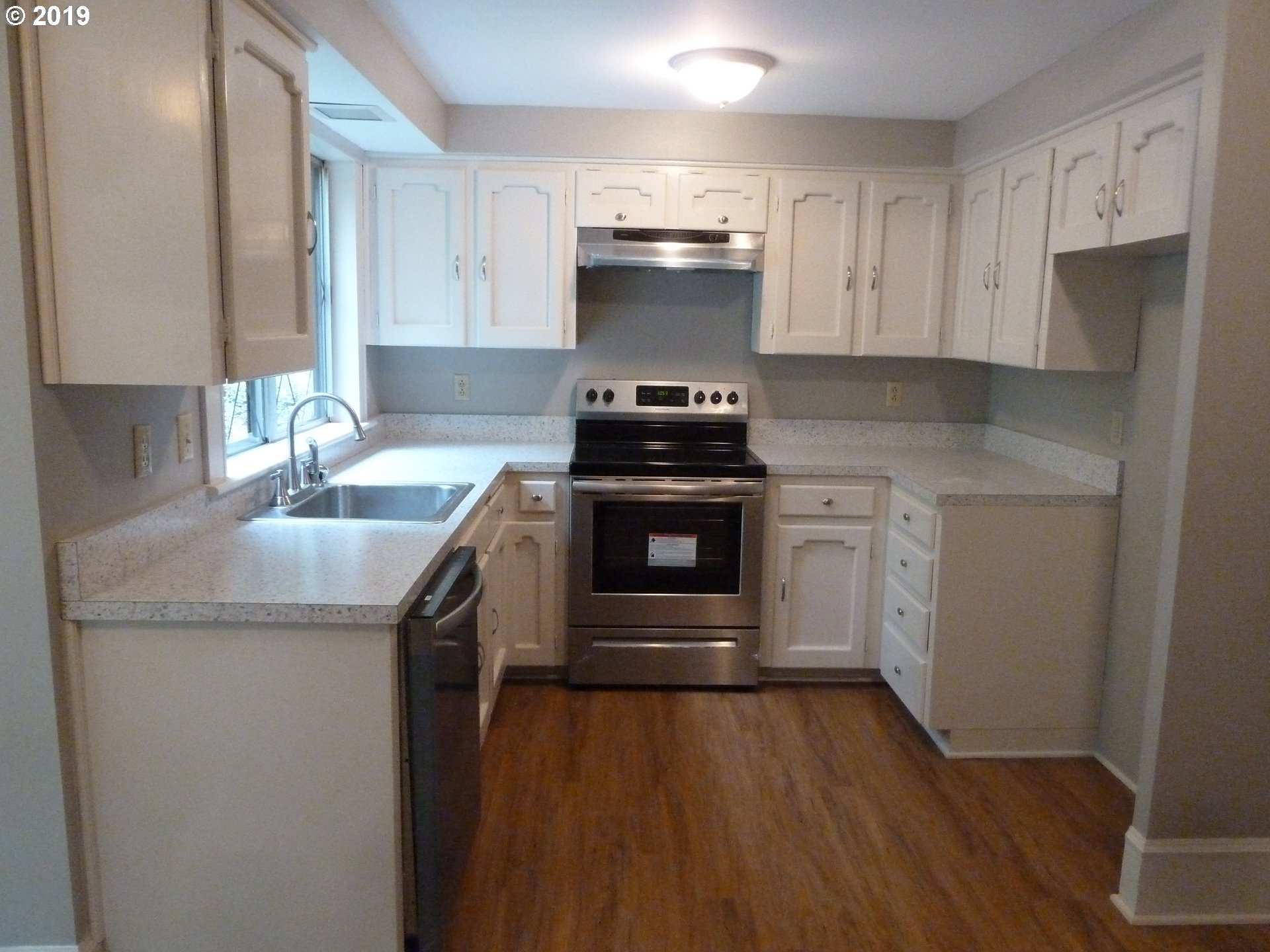 4150 Southwest Carson Street Portland, OR 97219 - Photo 8 of 31 Gallery Image 8