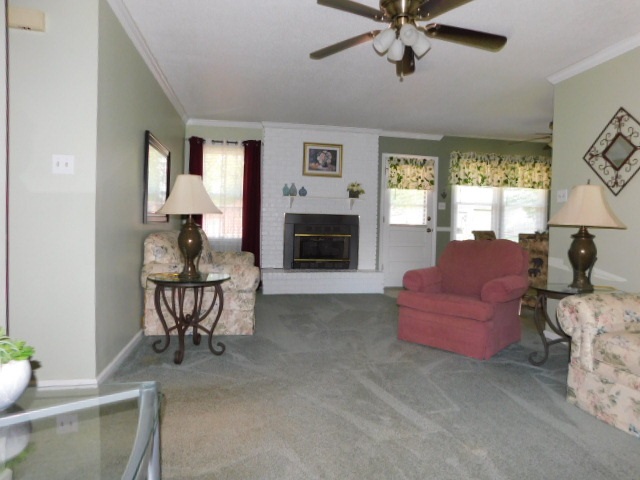 116 Laurel Lane Gaffney, SC 29340 - Photo 4 of 20 Living Room