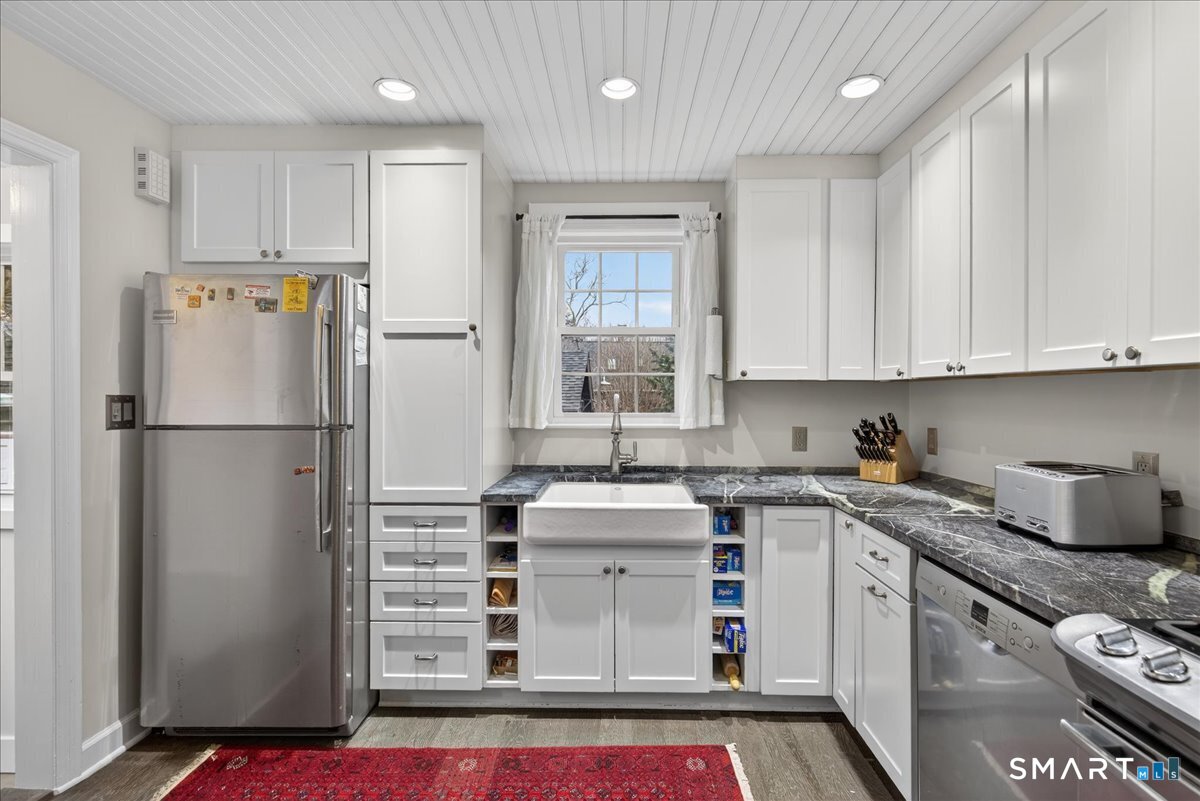 35 Barrett Street Hamden, CT 06517 - Photo 15 of 41