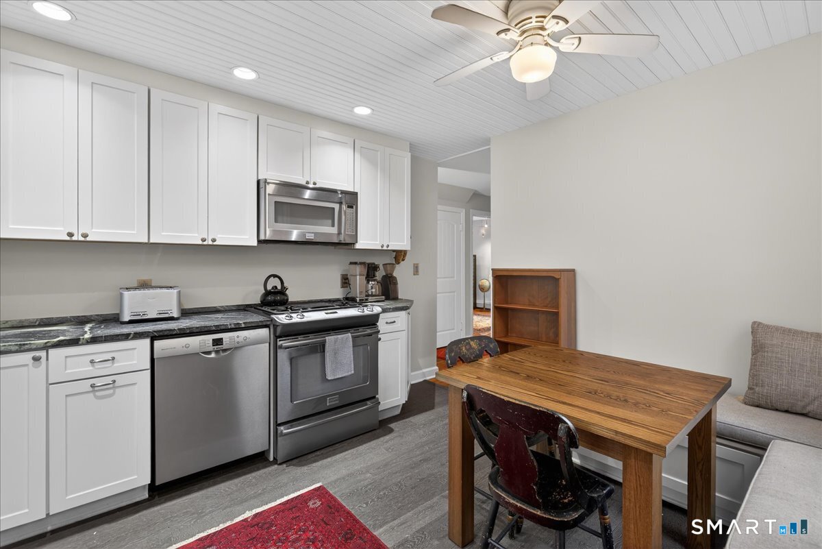 35 Barrett Street Hamden, CT 06517 - Photo 17 of 41