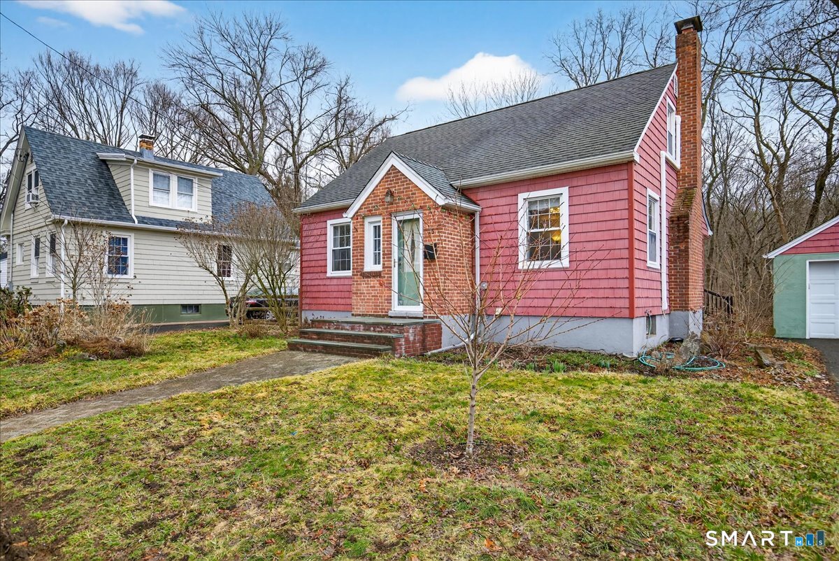 35 Barrett Street Hamden, CT 06517 - Photo 6 of 41