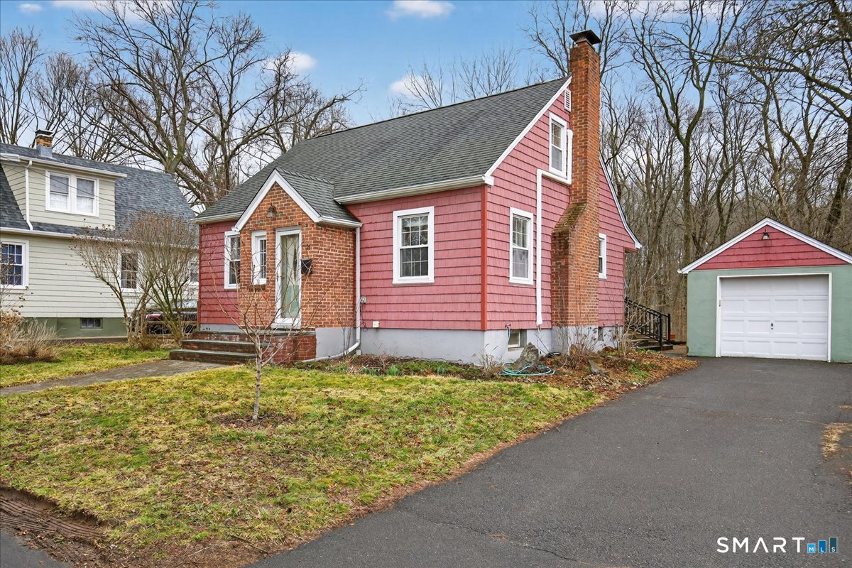 35 Barrett Street Hamden, CT 06517 - Photo 7 of 41