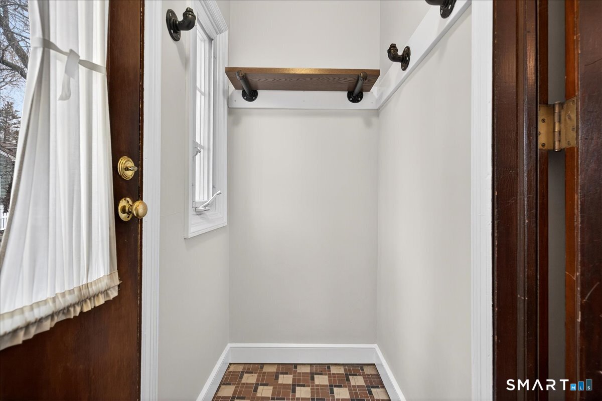 35 Barrett Street Hamden, CT 06517 - Photo 8 of 41