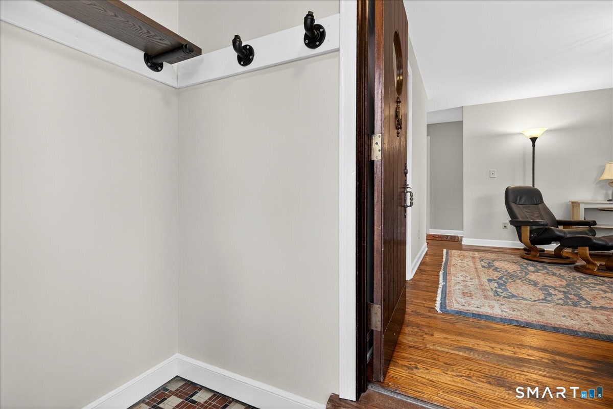 35 Barrett Street Hamden, CT 06517 - Photo 9 of 41