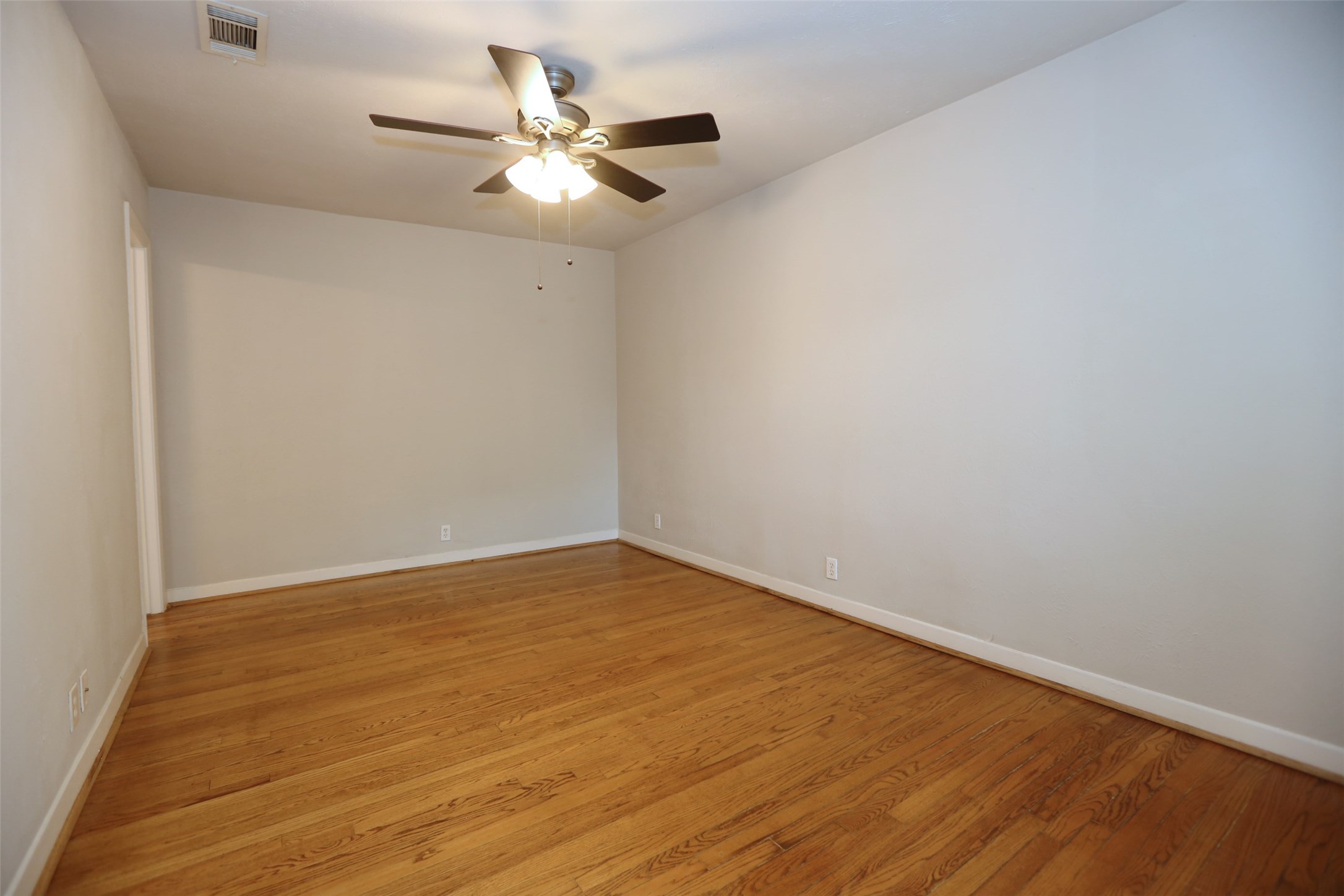 6123 Grape Street Houston, TX 77074 - Photo 9 of 18