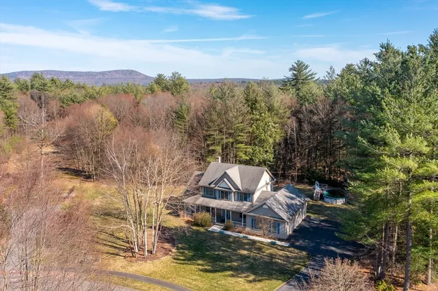 $729,500 | 12 Golden Circle, Southampton, MA 01073