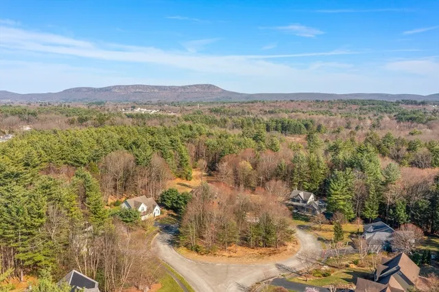 $729,500 | 12 Golden Circle, Southampton, MA 01073