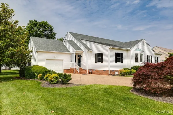 a view of a house with a back yard