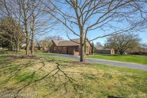 36585 Valley Ridge Drive Farmington, MI 48331 - Photo 10 of 49 Street View.