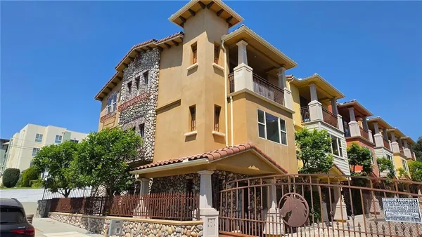 $998,000 | 10121 West Amber Court, Tujunga, CA 91042