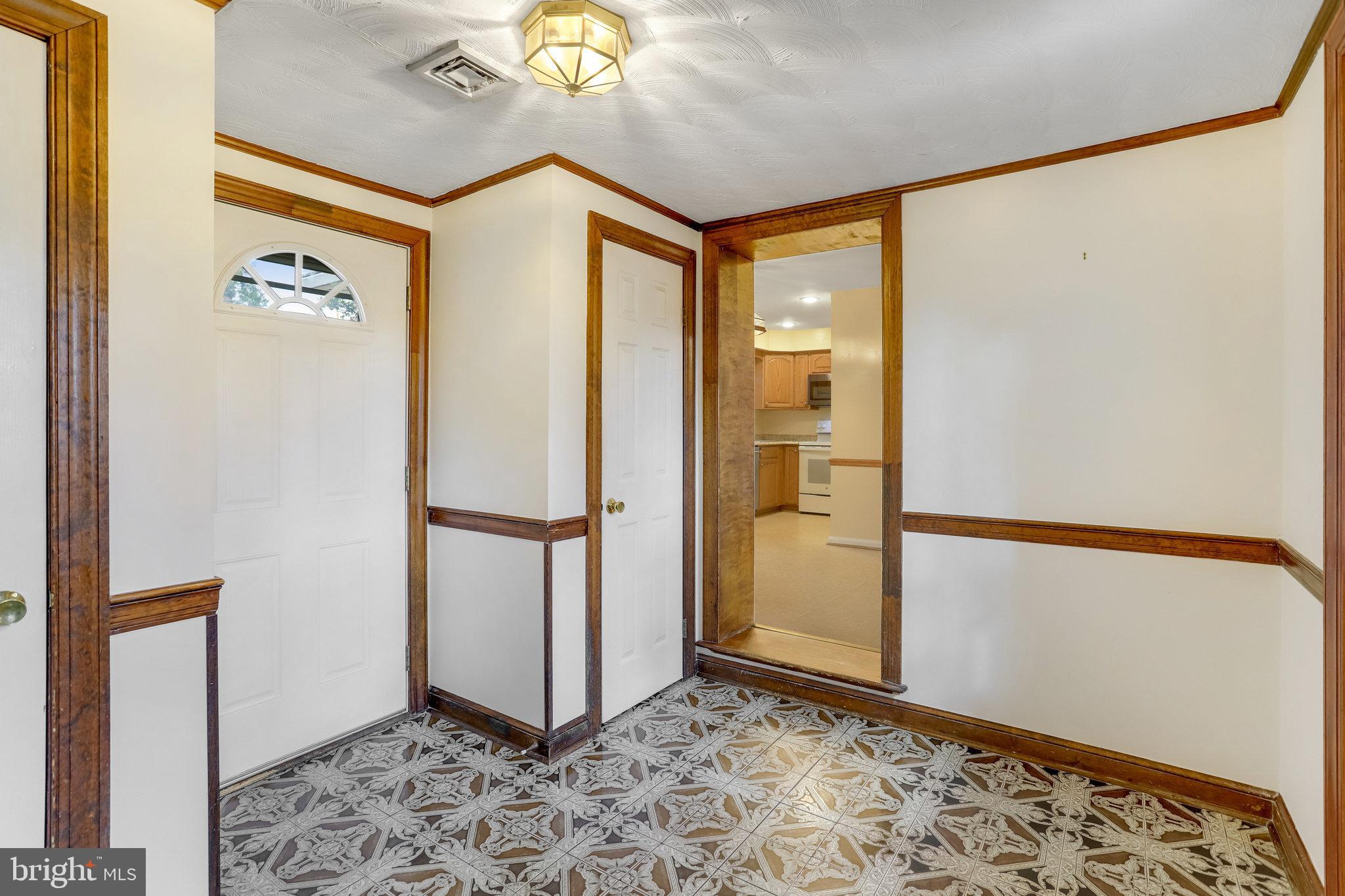 6404 Inwood Drive Springfield, VA 22150 - Photo 9 of 50