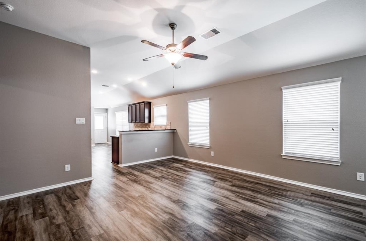8314 Broadleaf Avenue Baytown, TX 77521 - Photo 7 of 17