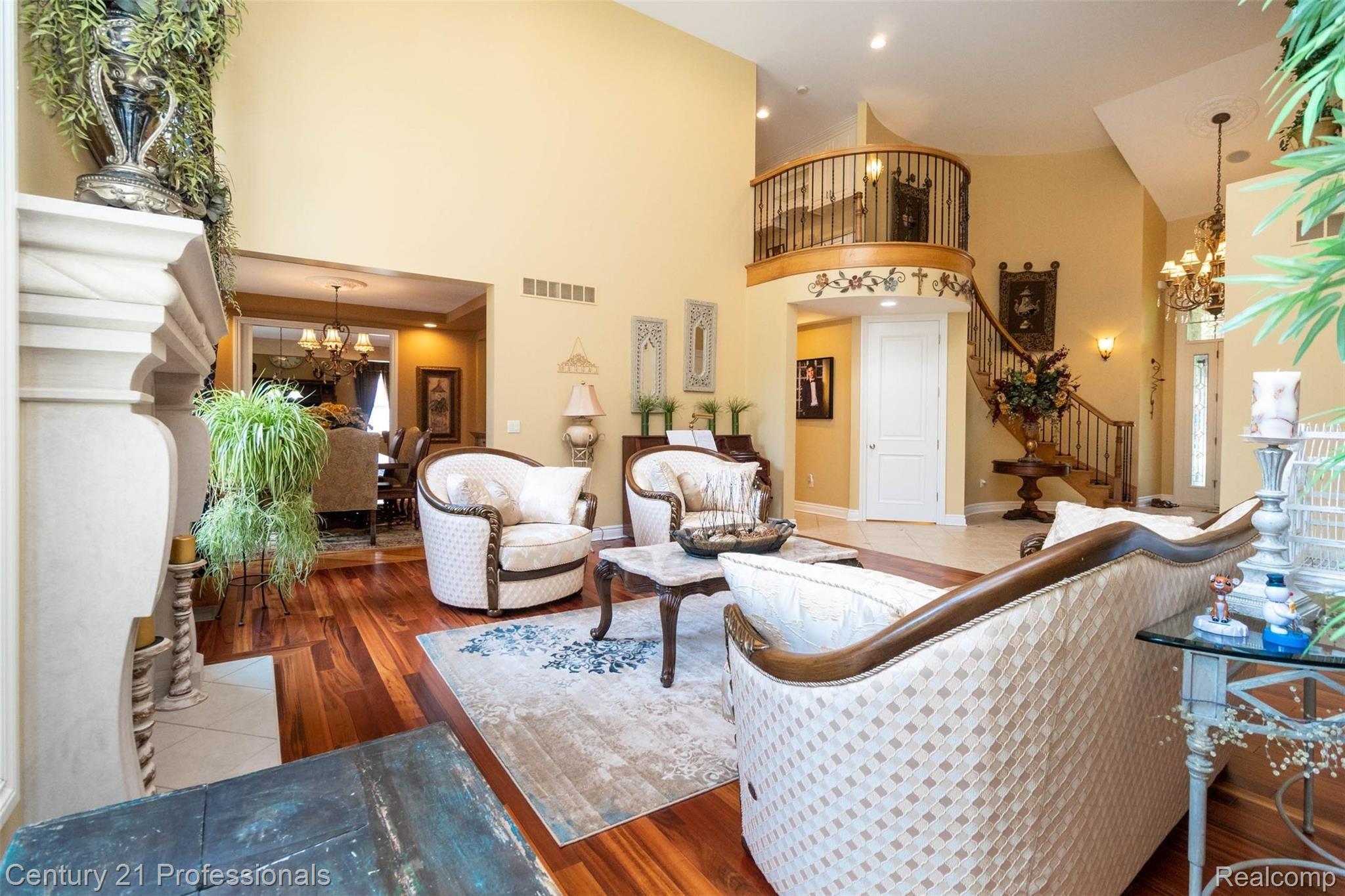 524 Trinway Road Troy, MI 48085 - Photo 23 of 75 Living Room