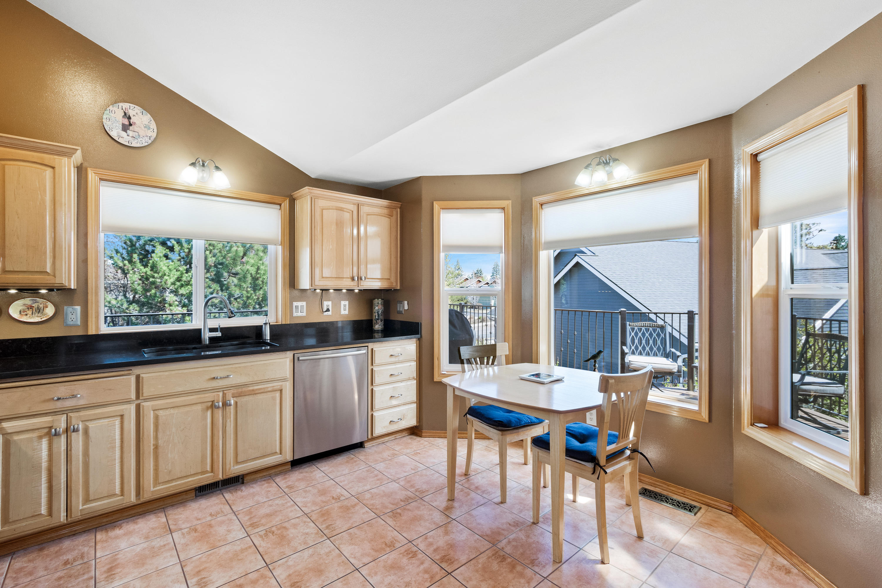 63090 Casey Place Bend, OR 97703 - Photo 16 of 46 63090CaseyPl_Kitchen5