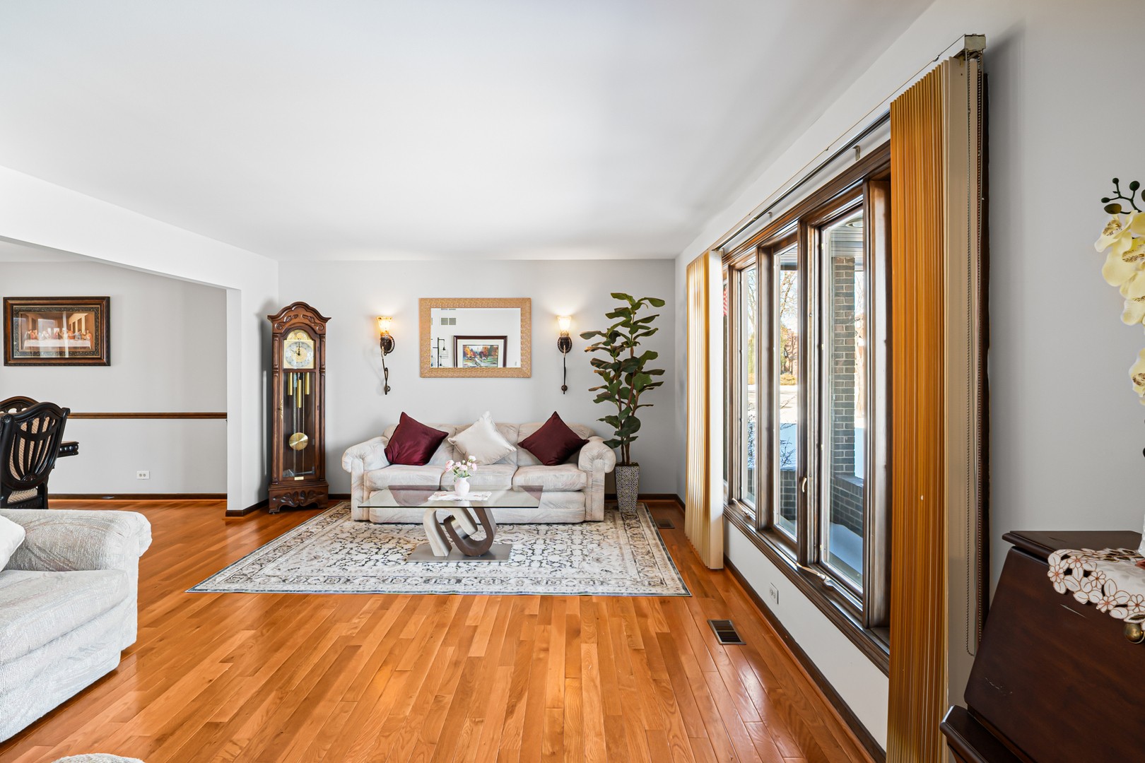 1130 Thatcher Lane Addison, IL 60101 - Photo 5 of 37