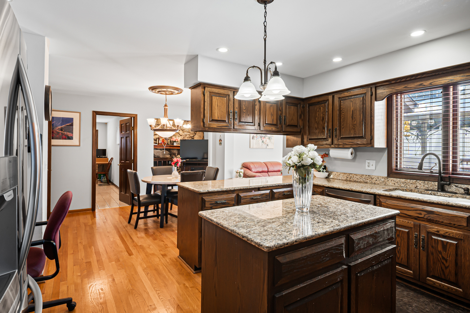 1130 Thatcher Lane Addison, IL 60101 - Photo 8 of 37