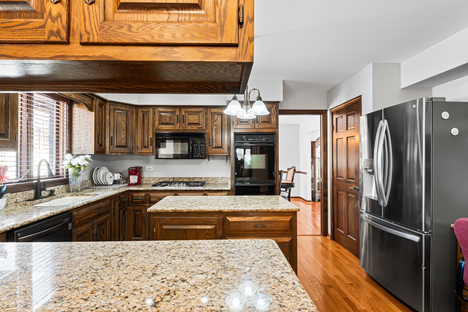 1130 Thatcher Lane Addison, IL 60101 - Photo 9 of 37