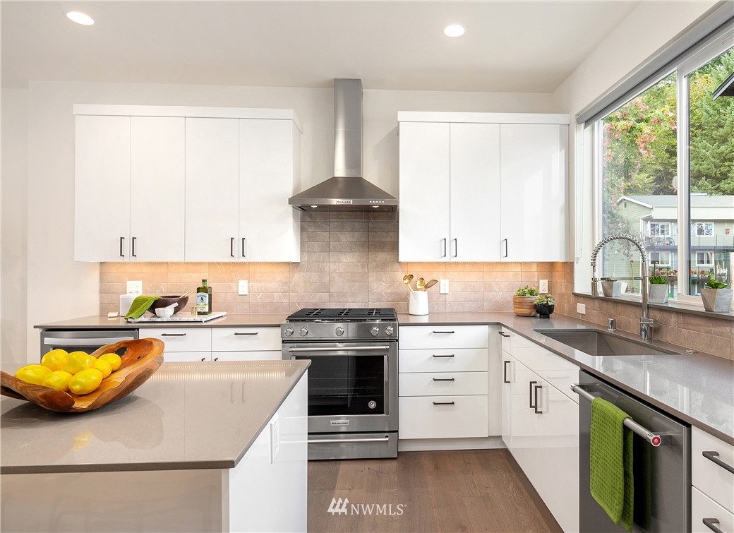 18320 96th Lane Northeast, Unit B Bothell, WA 98011 - Photo 6 of 24