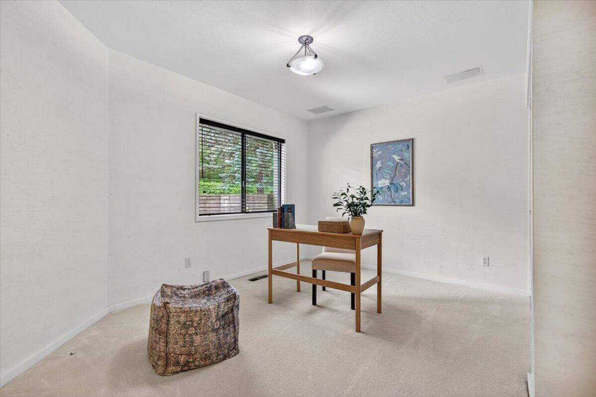 2647 Freedom Way Medford, OR 97504 - Photo 26 of 38 a workspace with furniture and window