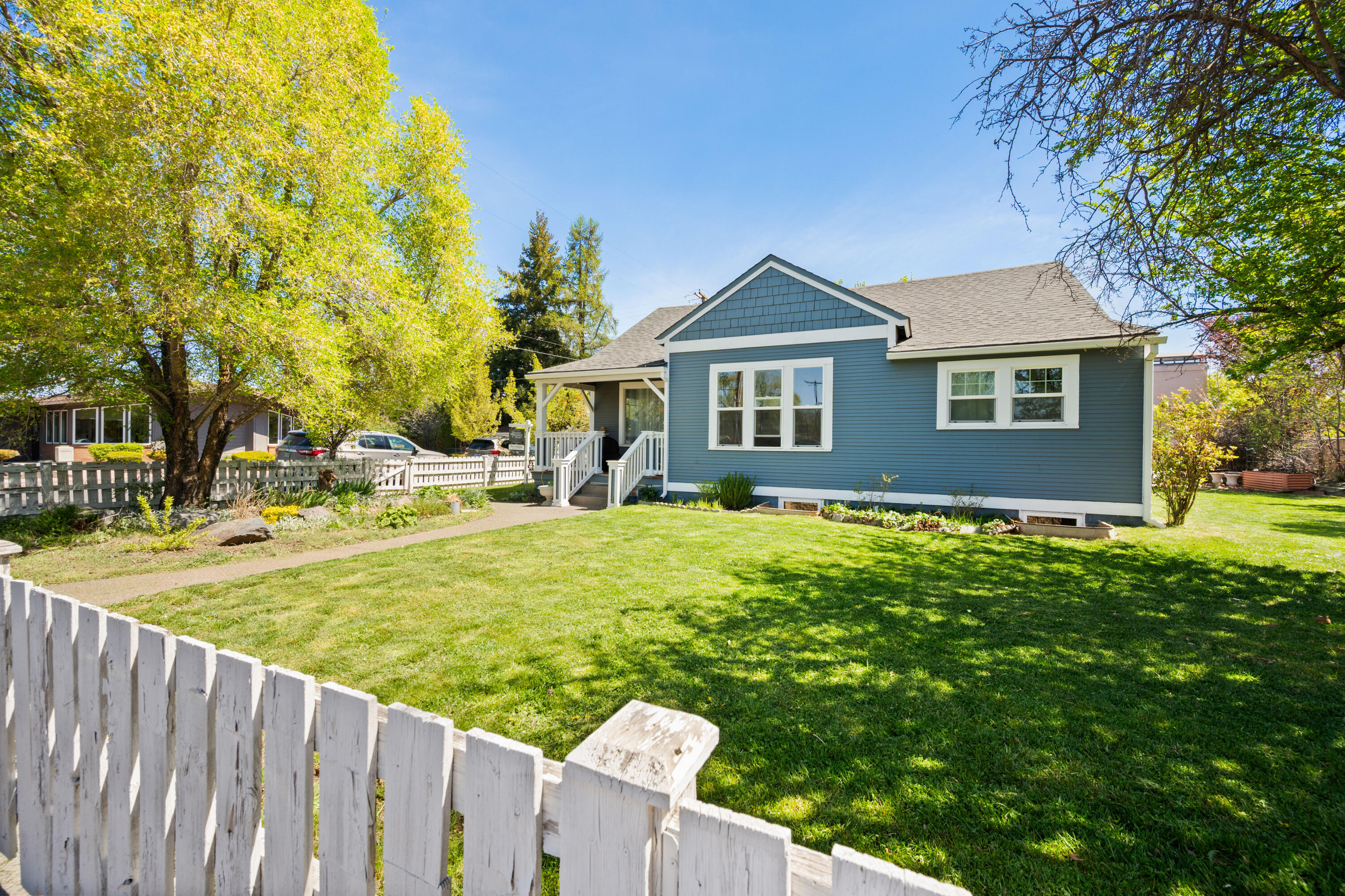 714 Southwest Cascade Avenue Redmond, OR 97756 - Photo 30 of 35 714SWCascadeAve-11
